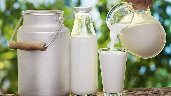 Nên uống sữa vào buổi sáng, sau ăn 2-3 giờ để cơ thể hấp thụ chất dinh dưỡng tốt nhất.
